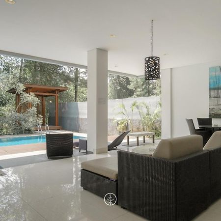 Hikari Hill View Villa 7 Bedrooms With A Private Swimming Pool And Billiard باندونج المظهر الخارجي الصورة