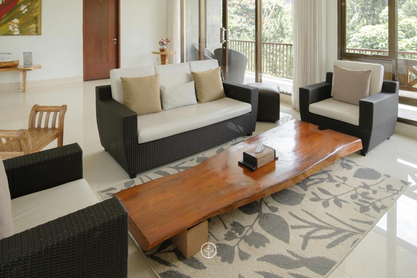 Hikari Hill View Villa 7 Bedrooms With A Private Swimming Pool And Billiard باندونج المظهر الخارجي الصورة