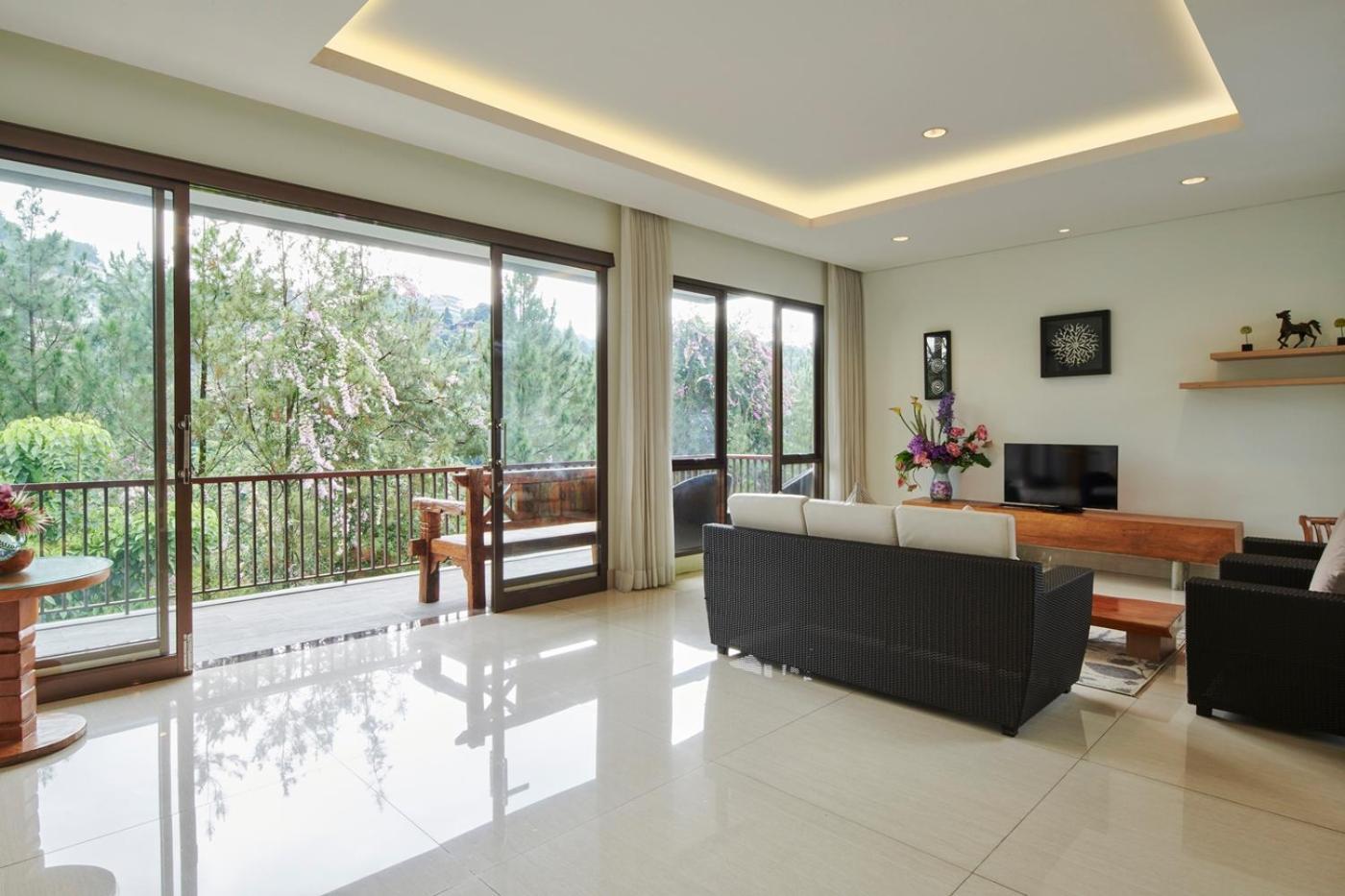 Hikari Hill View Villa 7 Bedrooms With A Private Swimming Pool And Billiard باندونج المظهر الخارجي الصورة
